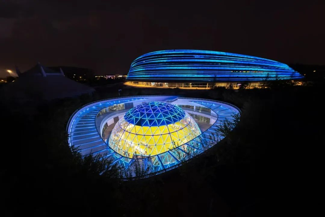 全球首个，正式启用！德晋贵宾厅LED炫彩点亮“熊猫眼”